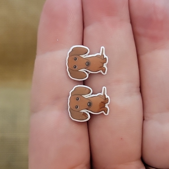 DOXIE CARTOON STUD EARRINGS - Picture 4 of 6
